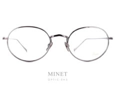 Les Lunor M9 03 sont des lunettes rétro, ovales en métal de couleur platine. Elles sont très légère et fabriquées avec une finition très haut de gamme ce qui vous garantira une monture confortable et élégante qui vous accompagnera pour un bon bout de temps.   