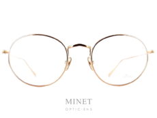 Les Lunor M9 06 sont des lunettes optique en titane de forme rondes. Il en existe plusieurs couleurs, celle ci est de couleur or. 