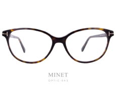 Les lunettes Tom Ford 5421 sont de très belles lunettes optique dames papillonnantes. Montures vintage, très élégantes et très tendance.  Elles existent en noir brillant ou en imitation écaille de tortue.