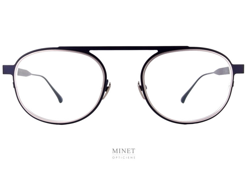 Thierry Lasry Keeny. Monture optique en métal. une des rares Thierry Lasry en métal. De forme vintage inspirée de la pilote dont on aurait enlevé le pont du dessous. Bicolore, les cercles sont d'une couleur différente du reste de la monture. La qualité n'est pas en reste vu qu'elles sont fabriquée en titane Japonais, la meilleure qualité de titane que l'ont puisse avoir. 