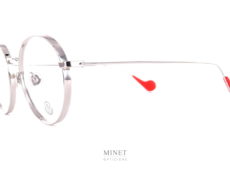 Lunettes Moncler ML5082 016. Sont de grandes lunettes rondes en métal. Le cerclage a été sur épaissi afin de donner plus de caractère a l'ensemble. Les cerclages ont été gravés, histoire d'affirmer leur appartenance à l'univers luxueux de la marque. 