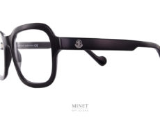 Les lunettes de luxe Moncler 5100 sont de très belles lunettes noires pour hommes. Grandes montures et très épaisses, elles sont pleines de caractères.  