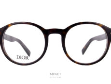 Christian Dior Black Suit O RI .La Black Suit est une série de lunettes pour hommes. Montures de caractère aux finitions irréprochables. Elles sont décorées d'un très bel insert de style art déco. 