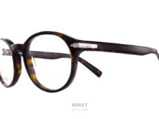 Christian Dior Black Suit O RI .La Black Suit est une série de lunettes pour hommes. Montures de caractère aux finitions irréprochables. Elles sont décorées d'un très bel insert de style art déco. 