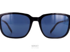 Les lunettes de soleil Dior Diortag sont des solaires classiques pour hommes. L'originalité de ces montures se trouve dans la branche argentée, presque miroir gravé du nom de la marque. 