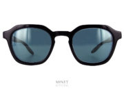 Petite lunettes de soleil en acétate, montées de verres gris-bleus 100 UV. Telles sont les lunettes Barton Perreira Tucker.