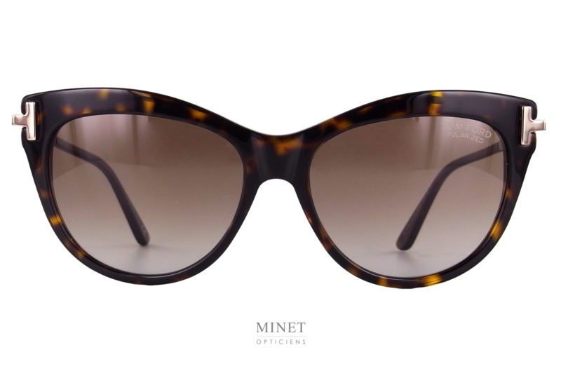 Solaires de luxeTom Ford Kira. Lunettes de soleil pour dames de forme papillon. Ces solaires vous offriront une protection optimale grâce a leurs verres 100% anti UV.