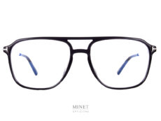 Les Tom Ford TF5665-B sont des lunettes pilote vintage pour hommes. La face est en acétate de cellulose tellement fine qu'on dirait presque qu'elles sont en métal. C'est une belle prouesse technologique. On y trouve, d'origine, des verres filtrant la lumière bleu des écrans. Donc, si vous n'avez pas besoin de verres correcteurs elle sont déjà prêtes a être utilisées pour le travail sur écrans. 