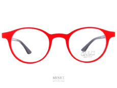 Les Face à Face Alium S2. Nouvelle collection, très belles petites lunettes ronde. Celles ci sont, de plus, colorées d'un superbe rouge vif qui attirera tous les regards. La face en allu et les branches en acétate de cellulose vous offriront un confort et un look unique.  En résumé, il ne s'agit pas que d'une simple monture de lunettes, mais d'une vrai lunettes "plaisir", une monture "accessoire". Vous ne porterez plus de lunettes par nécessité. Ce sera une réjouissance quotidienne que de se promener  avec un si bel objet sur le nez.