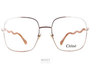 Les Chloé CH0056O sont de belles lunettes pour dames. Ces lunettes sont originales de part leurs branches zigzagant comme de petit serpentins. La montures fine en métal de forme carré est très légère et robuste. Ce sont de très belles lunettes de luxe.