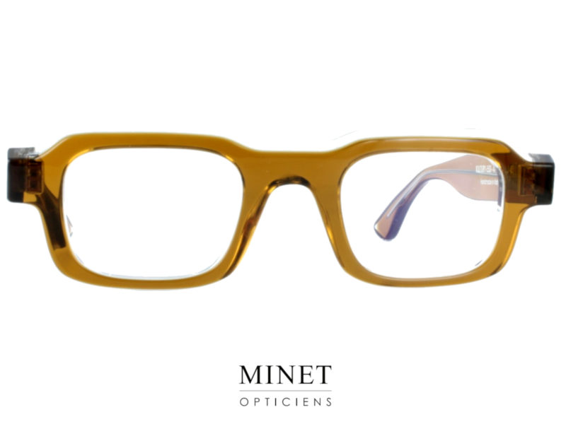 Lunettes de vue Thierry Lasry Kultury ocres sont des lunettes optiques originales. Leurs forme rectangulaire, la monture épaisse et leurs couleurs translucide en font un objet unique.