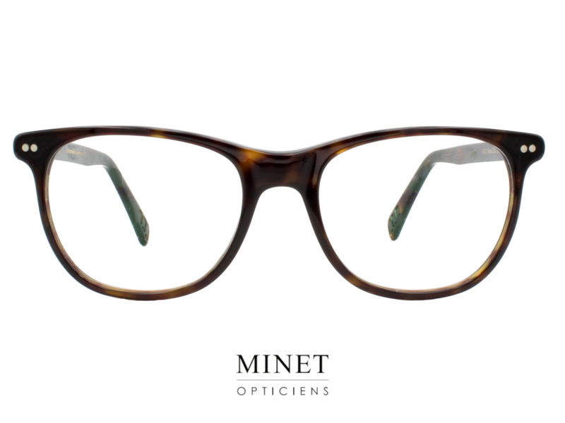 Lunor A10 350. Montures intemporelles pour hommes. De forme classique et de couleur écailles de tortues. Ces lunettes de luxe très chic seront parfaites sur un homme correspondant aux mêmes critères. 