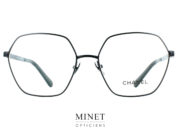 Chanel 2204.  Lunettes optiques en métal. Les verres hexagonaux leurs donnent un style original. Les branches sont incrustées de sequins, rappel évident avec la collection prêt-à-porter printemps été de cette année. 