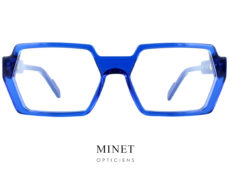 Nouvelles Henau Lector bleues. Très belles et originales lunettes optiques pour hommes. La monture est d'un superbe bleu éclatant. La forme est un superbe hexagone.
