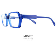 Nouvelles Henau Lector bleues. Très belles et originales lunettes optiques pour hommes. La monture est d'un superbe bleu éclatant. La forme est un superbe hexagone.