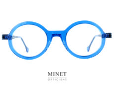 Très jolies lunettes rondes, colorées et lumineuses. Les Henau Lunam bleue font parties de la toute nouvelle collection de lunettes en acétate ayant les nouvelles branches en titane. Il aura fallu trois ans pour développer cette nouvelle branche. Et le résultat est superbe.