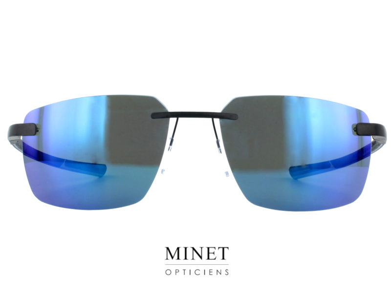 Les McLaren SUPS20 sont des lunettes de soleil "Glass", c'est-à-dire sans montures. Ce qui leurs assurent un confort et une très grande légèreté. La forme rectangulaire classiques nous permet d'avoir un modèle intemporel qui traversera les années tour en vous protégeant de manière optimale.