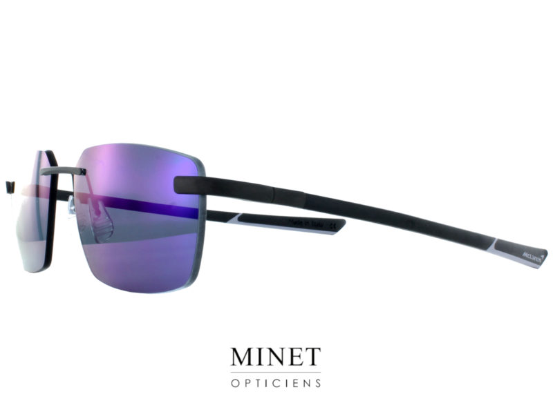 Les McLaren SUPS20 sont des lunettes de soleil "Glass", c'est-à-dire sans montures. Ce qui leurs assurent un confort et une très grande légèreté. La forme rectangulaire classiques nous permet d'avoir un modèle intemporel qui traversera les années tour en vous protégeant de manière optimale.