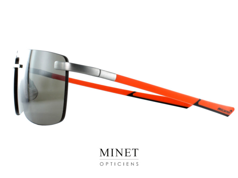 Les McLaren SUPS22 sont des lunettes de soleil "Glass" typées masque, c'est-à-dire sans montures. Ce qui leurs assurent un confort et une très grande légèreté. La forme masque vous donnera un look sport optimal tout en vous assurant une protection 100% U.V. 