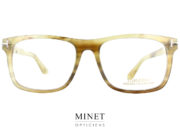 Superbe lunettes très claires en corne de buffle véritable. Les Tom Ford Private Collection TF5719-P Blonde font partie de la collection personnelle de Tom Ford. Toute les lunettes de la Private Collection sont de modèles portés par Tom Ford, lui même, et déclinée en cette superbe matière noble qu'est la corne de buffle. Ce qui fait que chaque modèle est unique car il est impossible de reproduire les couleurs à l'identique. 