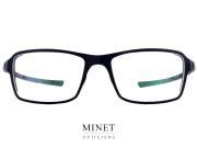 McLaren SGP006 C02. Lunettes optiques rectangulaire a caractère sportif. Robustes et légères grâce a la technologie d'impression 3d laser. Les branches s'ouvrent en élytre, petit clin d' œil à l'ouvertures des portières des voitures.