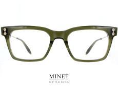 Nouvelles marque qui vient d'arriver chez votre opticien Minet. Les Akoni 407C sont de superbes lunettes de caractères. La face en cellulo a un très beau design et les branches en titane sont d'une finition rare. Très souples, au niveau le plus fin des branches, elles vous apporteront un excellent confort. De vrais lunettes de luxe au confort optimal et au design original. Des montures que vous ne trouverez pas sur tous les visages.  Ça a toujours été le fer de lance de la maison Minet.