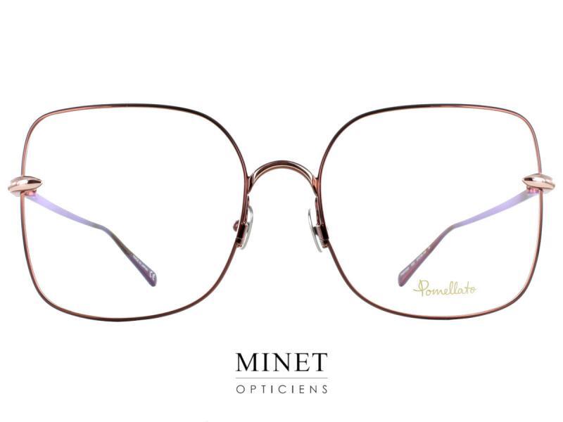 Pomellato PM0108O. Superbes lunettes oversized. Grandes montures carré typées années 80. La monture est tellement fine qu'on pourrait croire qu'il n'y en a pas. Les branches, tout aussi fines, viennent enlacer le bord de la monture arborant un design très reconnaissable pour la marque.  Ces montures sont hyper féminine, très chic et même  sexy. 