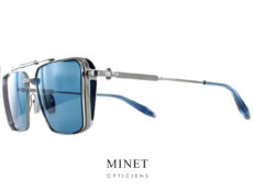 Les lunettes de soleil Akoni AKS-203b sont le choix parfait pour ceux qui cherchent à protéger leurs yeux des rayons UV tout en restant à la mode. Fabriquées en titane japonais de haute qualité, ces lunettes sont aussi robustes que sophistiquées. Leurs verres polarisants offrent une protection optimale contre les rayons nocifs du soleil, tout en réduisant les reflets et en améliorant la clarté de la vision. Le design élégant de la monture en titane ajoute une touche de sophistication à n'importe quel look, tandis que le revêtement durci des verres les rend résistantes aux rayures et aux chocs. Cela en fait un accessoire durable qui vous accompagnera tout au long de l'année, que ce soit pour le sport ou pour les loisirs. Les lunettes de soleil Akoni AKS-203b sont également très confortables à porter grâce à leur monture légère et leur nez rembourré. Elles s'ajusteront parfaitement à votre visage, même pendant les activités les plus intensives. Si vous cherchez des lunettes de soleil qui allient protection, style et confort, les Akoni AKS-203b sont un choix idéal. Fabriquées en titane japonais de qualité supérieure, elles sont à la fois élégantes et durables. N'hésitez pas à les ajouter à votre collection d'accessoires de mode pour un look sophistiqué et protégé toute l'année.