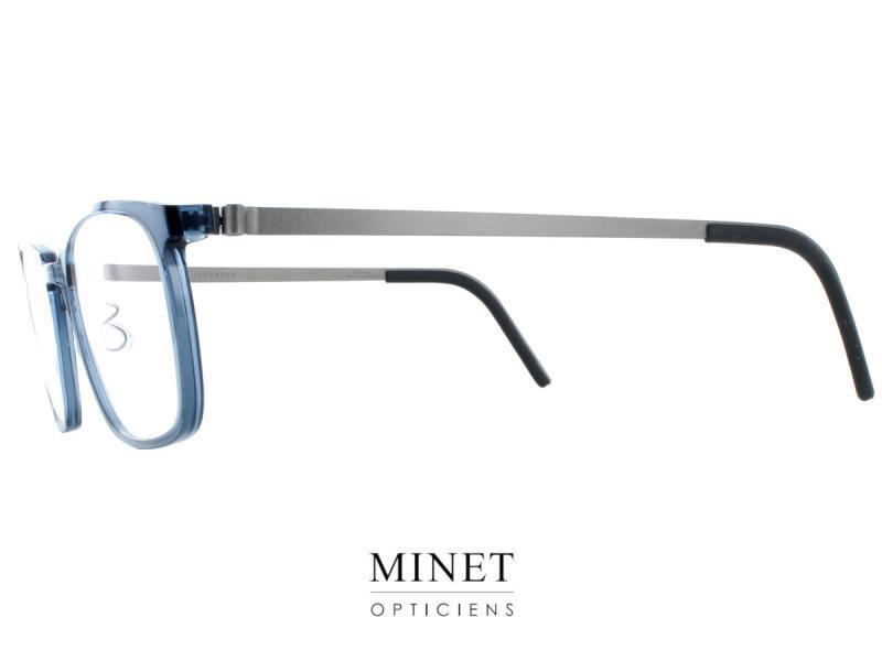 Lindberg Acetanium 1231 Lunettes optiques pour hommes. Montures fines et rectangulaires. La face en acétate est bleu transparente. Et les branches sont en titane. Le tout donnant un aspect classico moderne et faisant une monture très légère et confortable. 