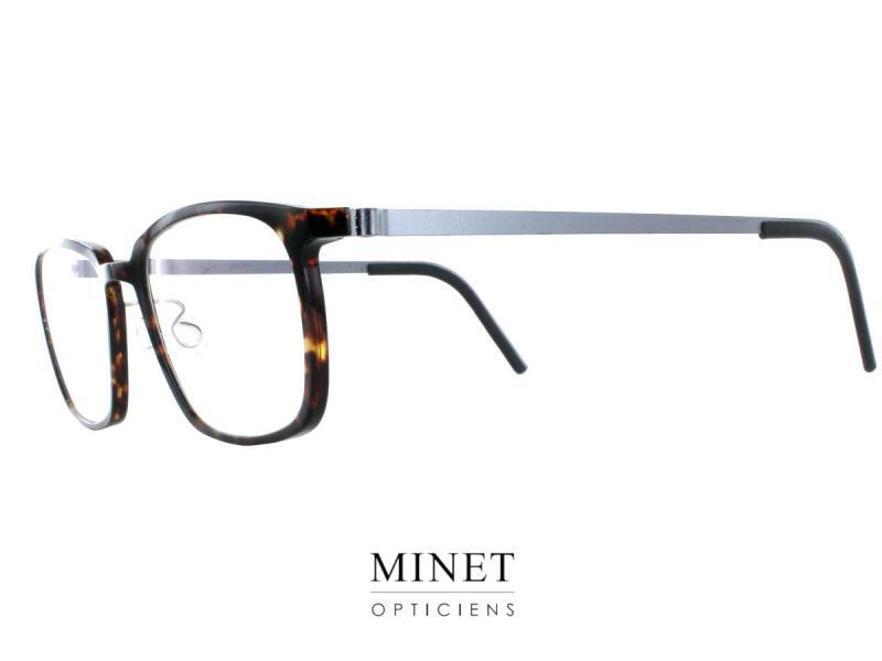 Lindberg Acetanium 1231 Ecaille Lunettes optiques pour hommes. Montures fines et rectangulaires. La face en acétate est bleu transparente branches en titane