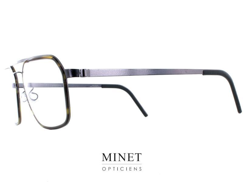 Lindberg Strip Titanium 9753 Monture de forme vintage pilote hexagonale. Le double pont vient affirmer cette impression rétro. Mais ne vous y trompez pas. Cette monture en alliage de titane de dernière génération (contenant plus de 90% de titanium) est une paire de lunettes ulta-modrene. 