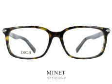 Christian Dior DiorBlackSuitO SI Lunettes optiques pour hommes chic. Car elles ont une forme intemporelle. Et un style classique, élégant voir un peu sérieux. Parfait pour un homme posé qui ne veux pas faire de compromis a son style.  telles sont les DiorBlackSuitO.