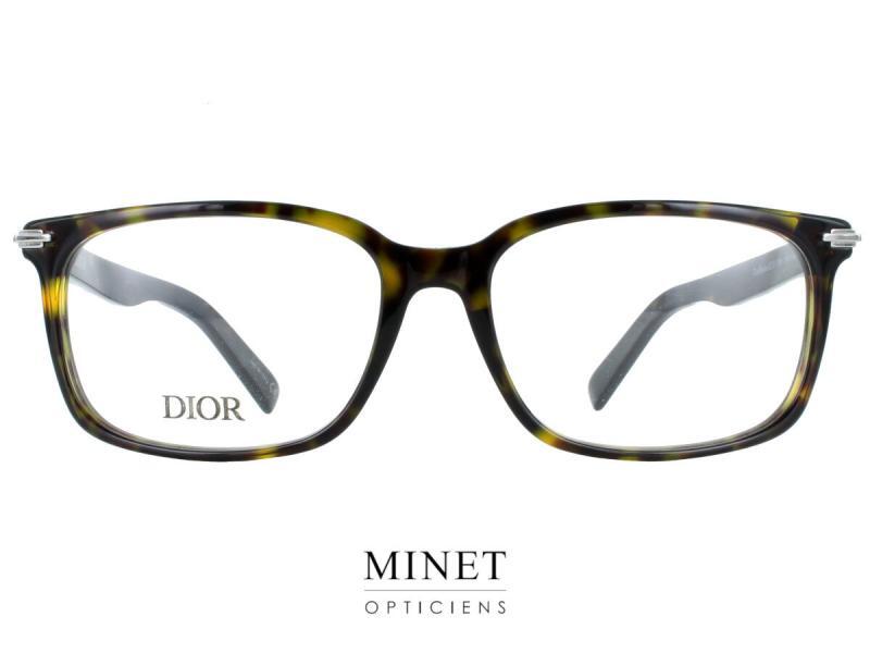 Christian Dior DiorBlackSuitO SI Lunettes optiques pour hommes chic. Car elles ont une forme intemporelle. Et un style classique, élégant voir un peu sérieux. Parfait pour un homme posé qui ne veux pas faire de compromis a son style.  telles sont les DiorBlackSuitO.