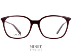 Christian Dior Mini CD O S4I Très belles lunettes optiques pour dames. La forme intemporelle et la couleur bordeaux sont autant de détails qui en font une monture chic et agréable à porter. 