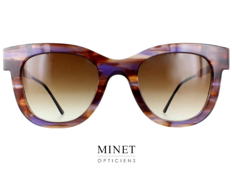  Thierry Lasry SEXXXY Retour aux origines. La Thierry Lasry SEXXXY est conçue comme l'étaient les premières solaires de la marque. Un belles face colorée en acétate de cellulo et de fines branches en métal doré. Ces détails reconnaissables entre mille ont fait la renommée de la Maison Lasry.