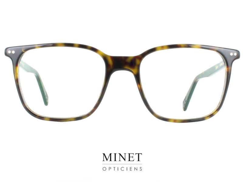 Bienvenue chez Minet Opticiens, où l'élégance et la qualité se rencontrent. Découvrez notre sélection exclusive de montures de créateurs, dont les prestigieuses Lunor A11 439, conçues spécialement pour l'homme sophistiqué en quête de raffinement et de style. Les Lunor A11 439 incarnent la quintessence de l'artisanat allemand, une fusion parfaite de finesse et d'élégance. Leur silhouette rectangulaire épouse les contours du visage avec une finesse exquise, apportant une touche de distinction à chaque regard. Leurs nuances chaudes d'écaille de tortue évoquent un charme intemporel, s'harmonisant parfaitement avec une multitude de styles et de tenues. Chaque paire de Lunor A11 439 est le fruit d'une fabrication méticuleuse, mettant en lumière l'engagement inébranlable de Lunor envers la qualité et l'attention portée aux détails. Confortables et résistantes, ces lunettes deviendront rapidement une extension naturelle de votre style personnel. Découvrez l'alliance parfaite entre l'artisanat traditionnel et le design contemporain avec les Lunor A11 439 chez Minet Opticiens. Ajoutez une touche de sophistication à votre look quotidien et explorez une vision du monde où la qualité et le style se rejoignent harmonieusement.